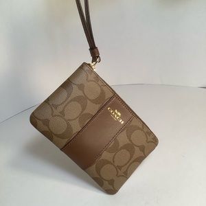 NEW Coach signature F58035 corner zip wristlet